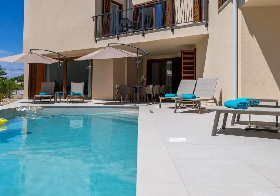 Olive Court Kras