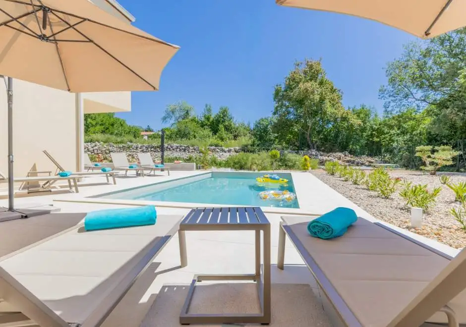 Olive Court Kras