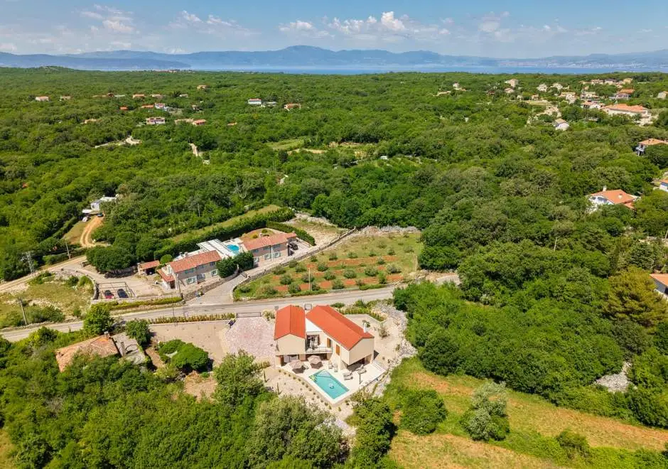 Olive Court Kras