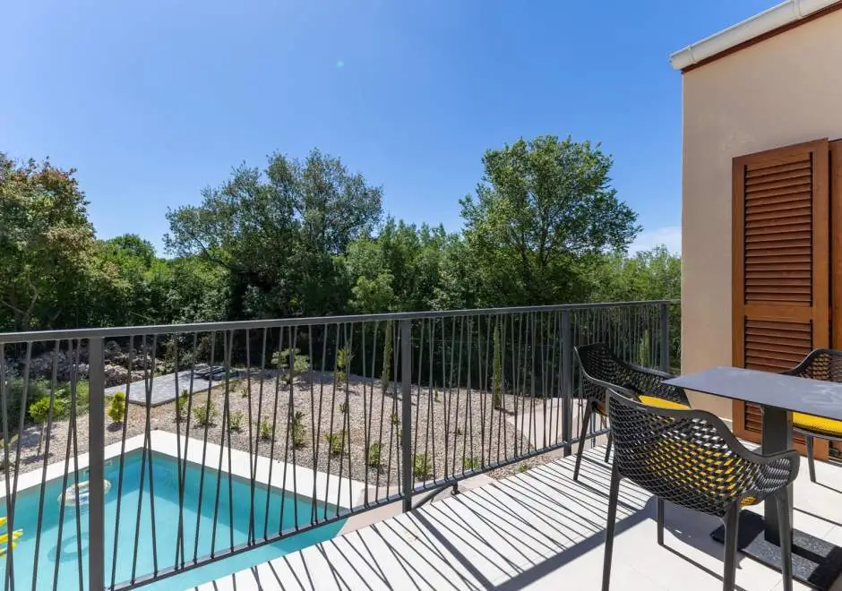 Olive Court Kras