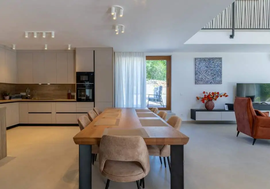 Olive Court Kras