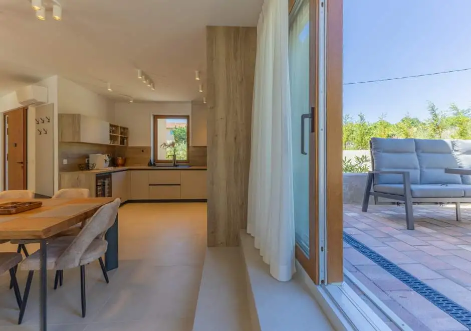 Olive Court Kras