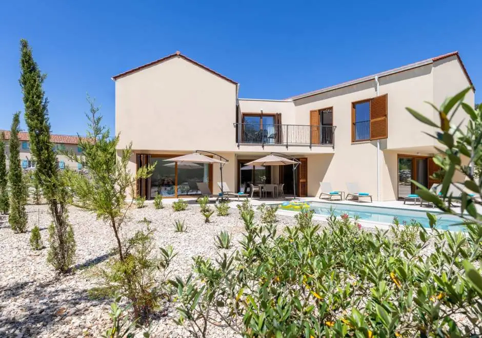 Olive Court Kras
