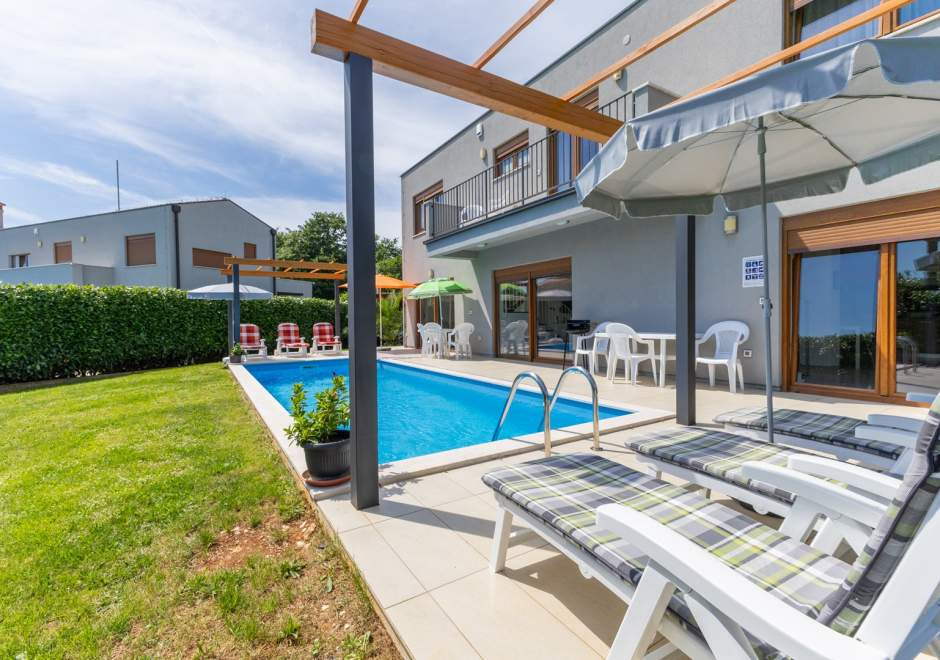 Holiday House Irina G - Pool Private