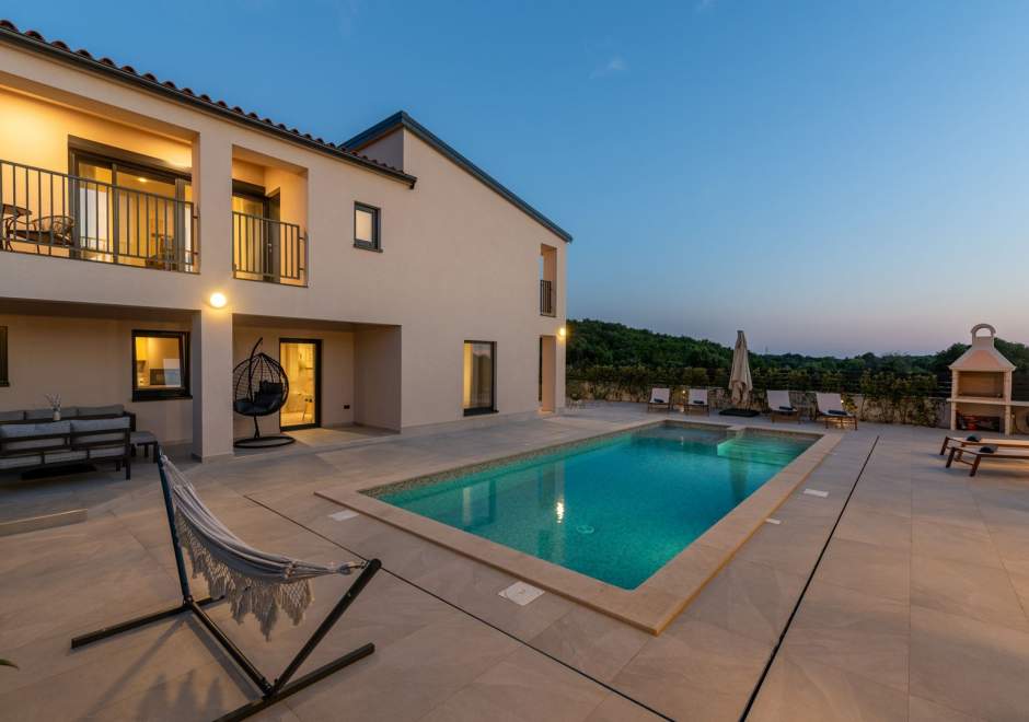 Family Villa Velunida