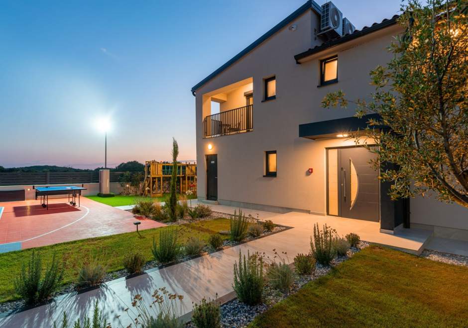 Family Villa Velunida