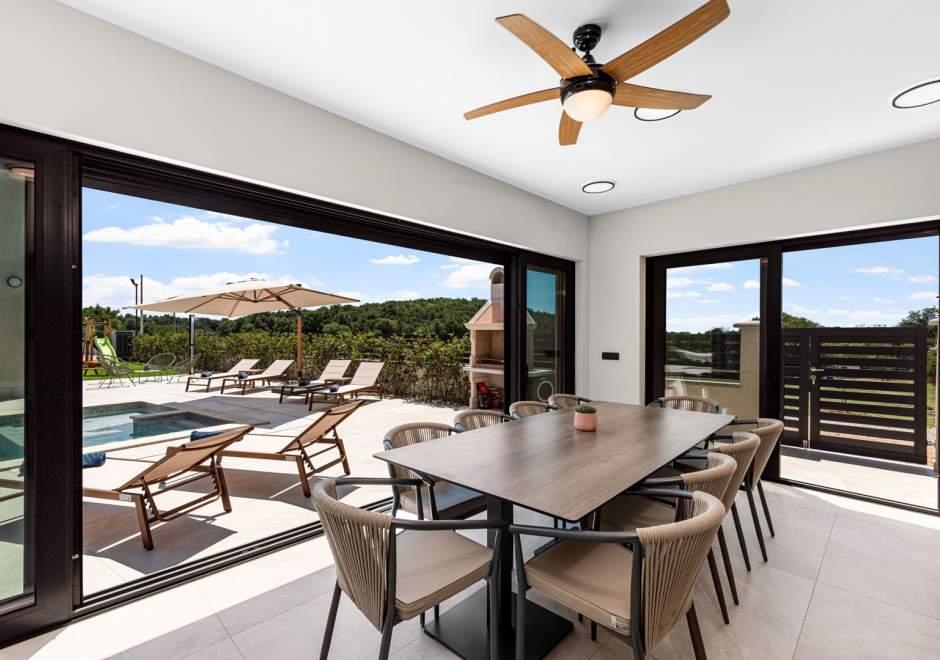 Family Villa Velunida