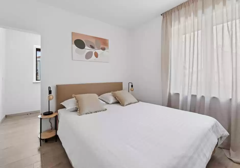 Luxury Two-Bedroom Apartment Poli Nona