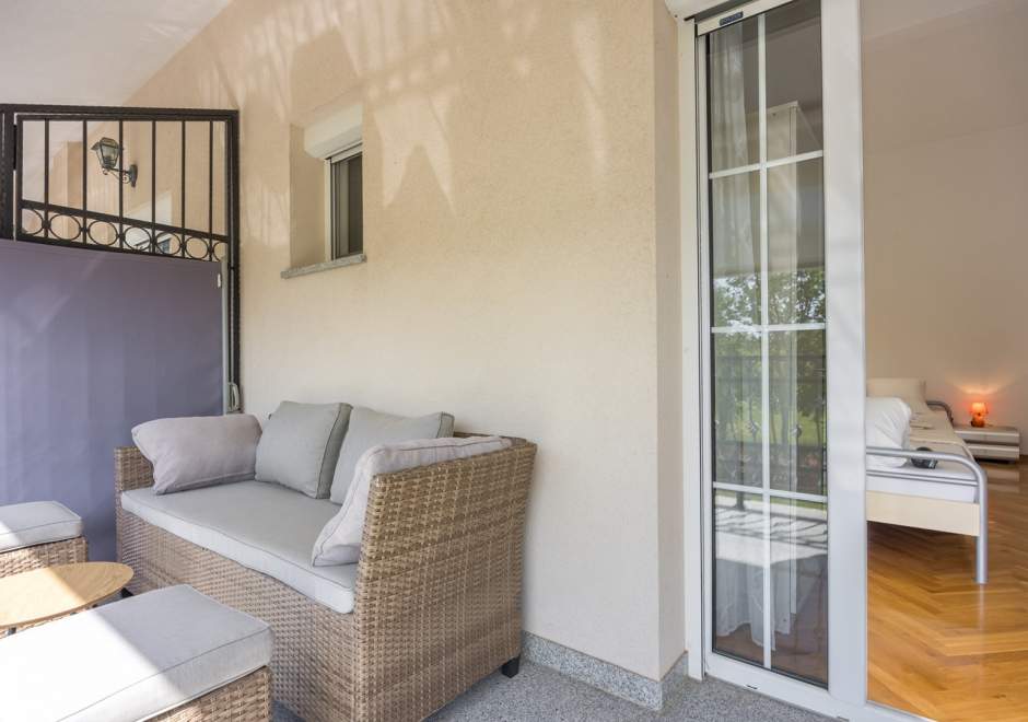 Two-Bedroom Apartment Covic Red