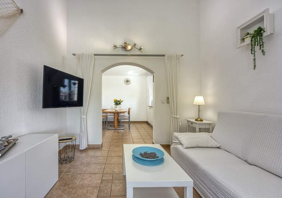 Two-Bedroom Apartment Covic Red