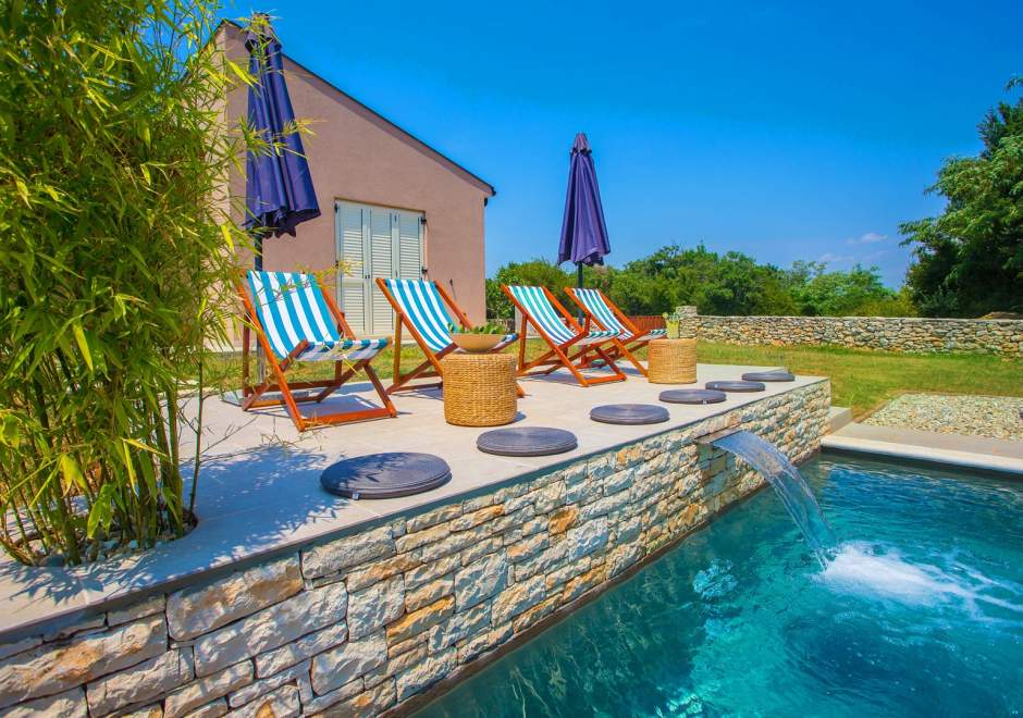 Villa Marten mit Eingezäunten Garten und Eigenem Infinity