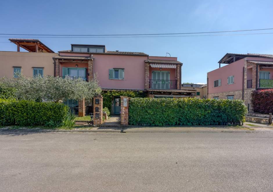 Apartment Sofia with Roof Terrace and Sea View in Gedici