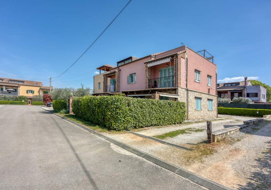 Apartment Sofia with Roof Terrace and Sea View in Gedici