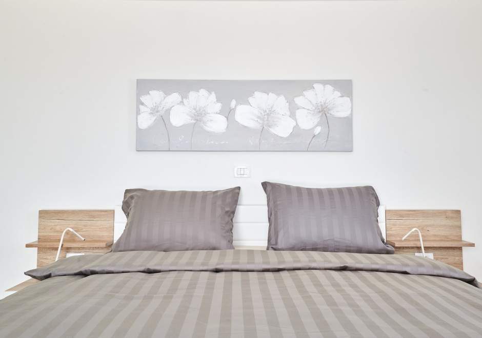 Villa Dolcea Villen In Umag Novigrad Eurotours Villas Umag Novigrad Eurotours Villas, What Size Painting Above King Bed