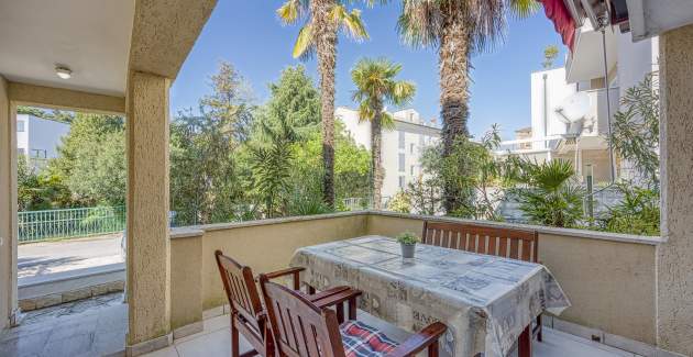 Apartment Pino A1 near the beach