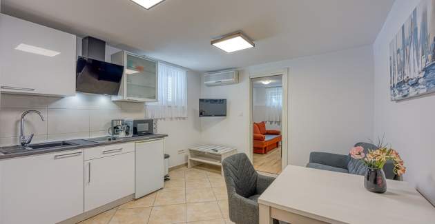 Apartment Pino A1 near the beach