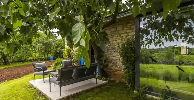 Attraente Villa in pietra M-Mate con piscina - Privacy garantita