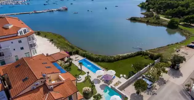Appartamento Black and White - Senior Suite in Villa Vizula