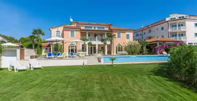 Appartamento Black and White - Senior Suite in Villa Vizula