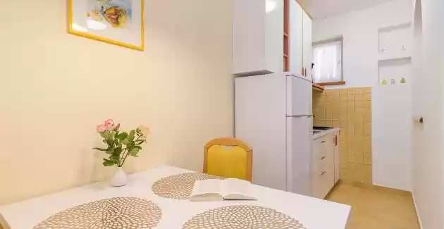 Apartment Yellow Junior Suite in Villa Vizula