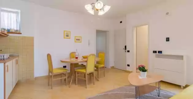 Apartment Yellow Junior Suite in Villa Vizula