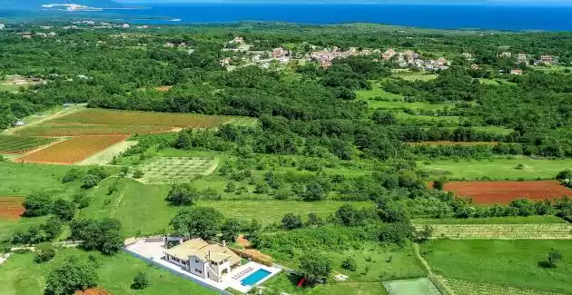 Villa Campi mit Tennisplatz, Pool und Sauna