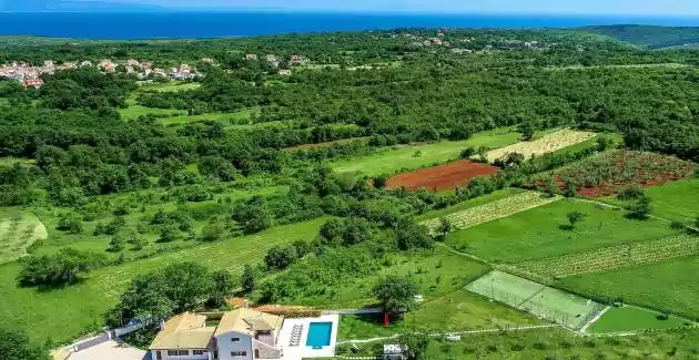 Villa Campi con campo da tennis, piscina e sauna