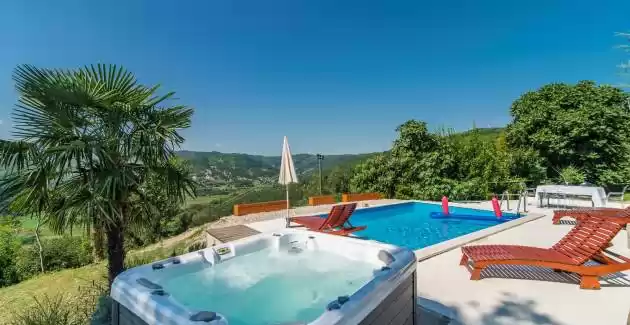 Villa Sussini with pool and jacuzzi