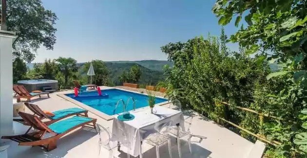 Villa Sussini with pool and jacuzzi