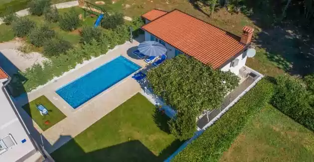 Ferienahus Lana mit eigenem Pool 