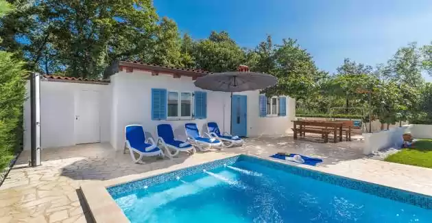 Ferienahus Lana mit eigenem Pool 