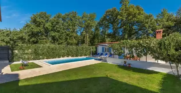 Ferienahus Lana mit eigenem Pool 