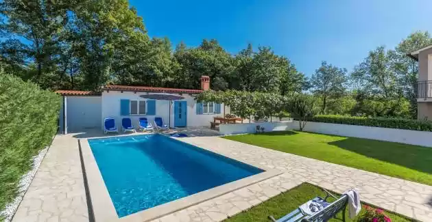Ferienahus Lana mit eigenem Pool 