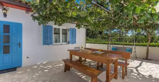 Ferienahus Lana mit eigenem Pool 