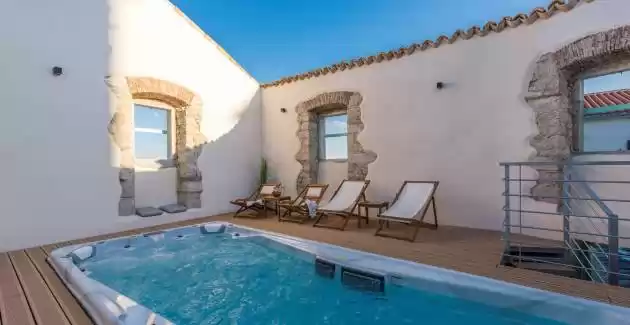 Villa Paola with a Roof-pool