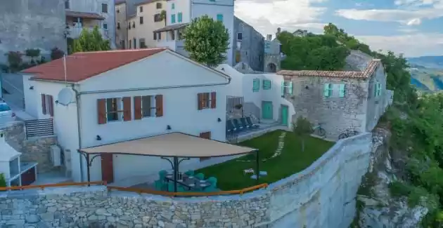 Villa Paola mit einem Dachpool