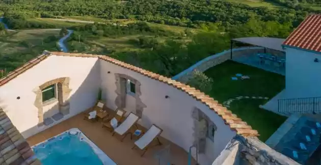 Villa Paola mit einem Dachpool