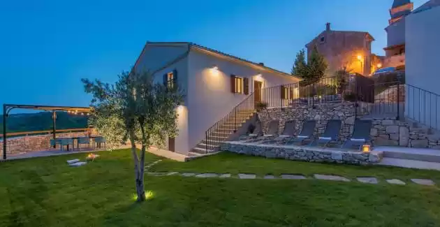 Villa Paola with a Roof-pool