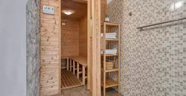 Villa Ladonja con piscina privata e sauna