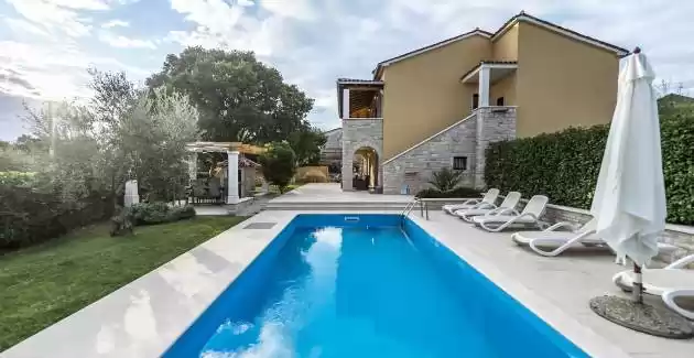 Villa Ladonja mit eigenem Pool und Sauna
