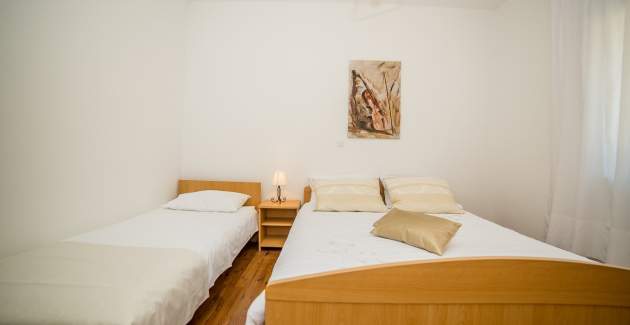 Two Bedroom Apartment Sara Milas - Podstrana