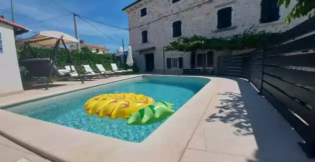 Ferienhaus Zita mit Privatem Pool