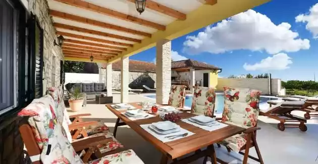 Villa Petra with Summer Kitchen and Pool