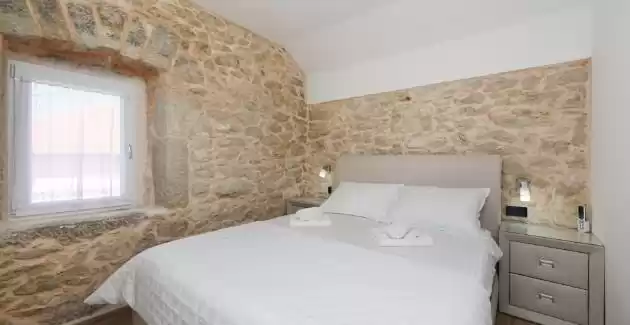 Villa Petra s ljetnom kuhinjom i bazenom