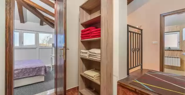 Appartamento Cerin con piscina a Rovigno
