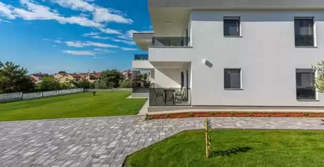 Apart Residence Blue Sea - Ferienwohnung A1 mit Terrasse