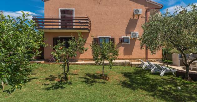 Apartment Nerina A2 with terrace- Novigrad