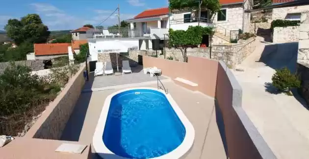 Holiday House Neda con piscina - Razanj