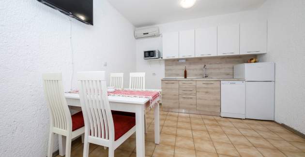 Appartamenti Korina / Appartamento A2 con balcone, a 100 metri dalla spiaggia - Isola di Rab