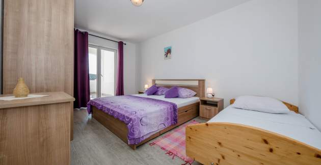Appartamenti Korina / Appartamento A2 con balcone, a 100 metri dalla spiaggia - Isola di Rab